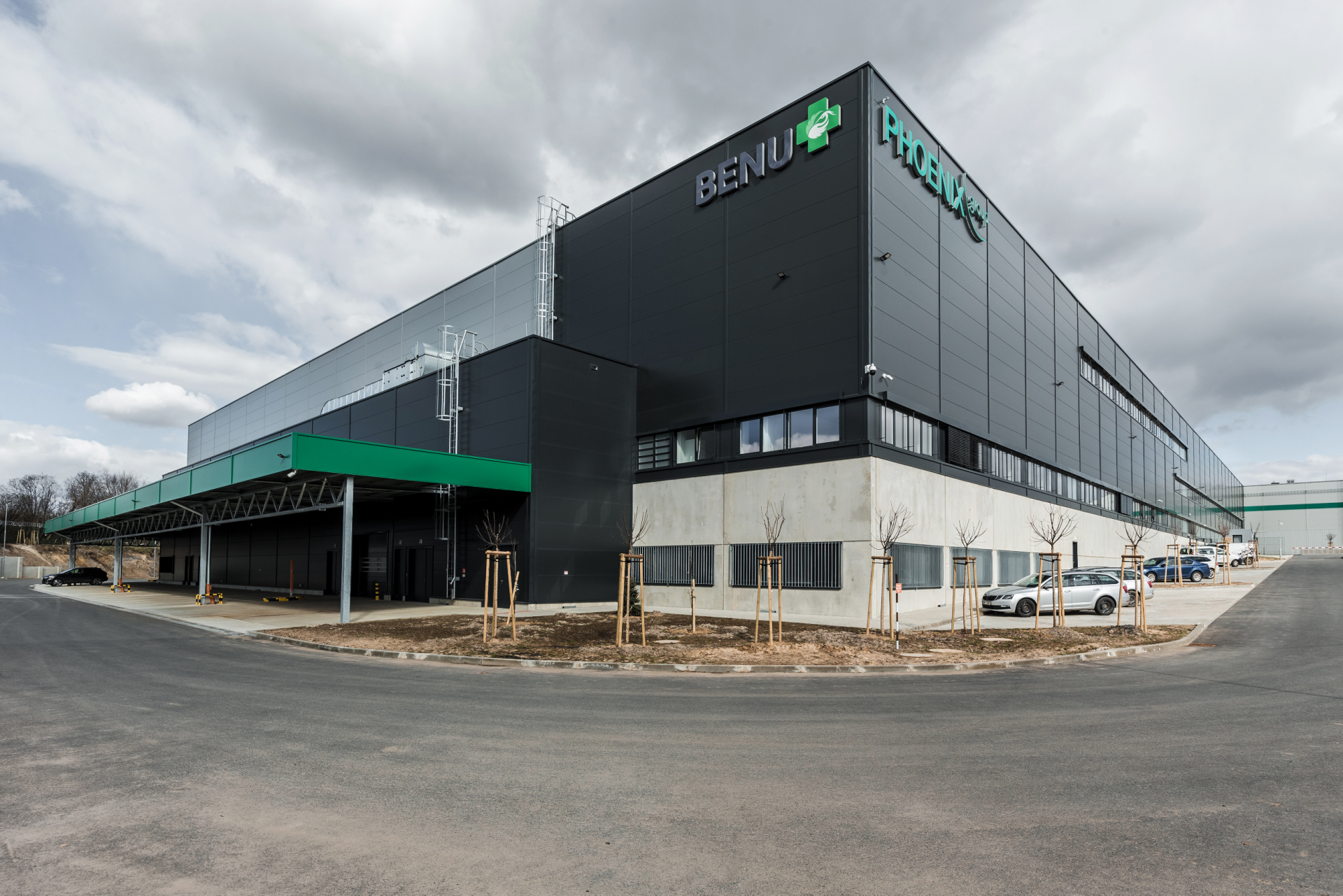 REPORTÁŽ Z DISTRIBUČNÍHO CENTRA PHOENIX A PLV CENTRÁLNÍ LABORATOŘE NA TV NOVA