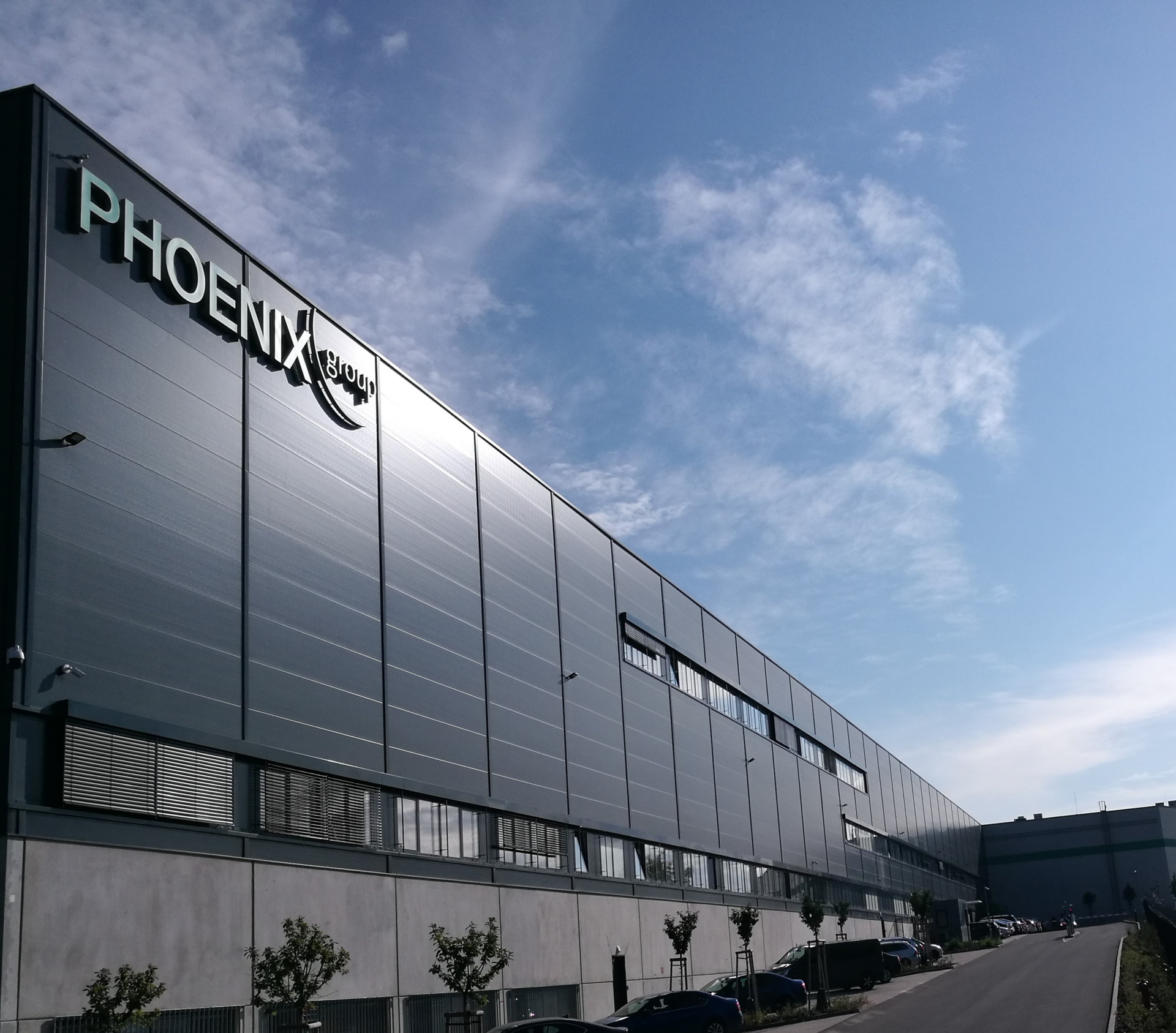 LÉKÁRENSKÝ VELKOOBCHOD PHOENIX UKONČIL LOŇSKÝ ROK S TRŽBAMI VE VÝŠI 26 MILIARD KČ.